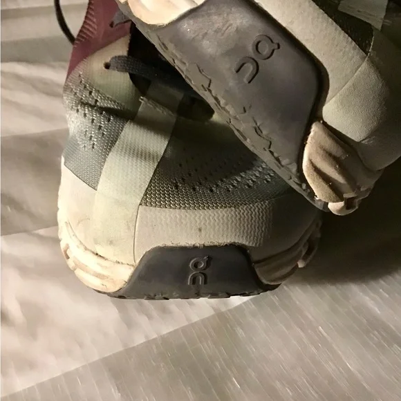 On Cloud, Cloudflow, Women's Running Shoes Size 6.5, low mileage, no damages - Picture 2 of 10